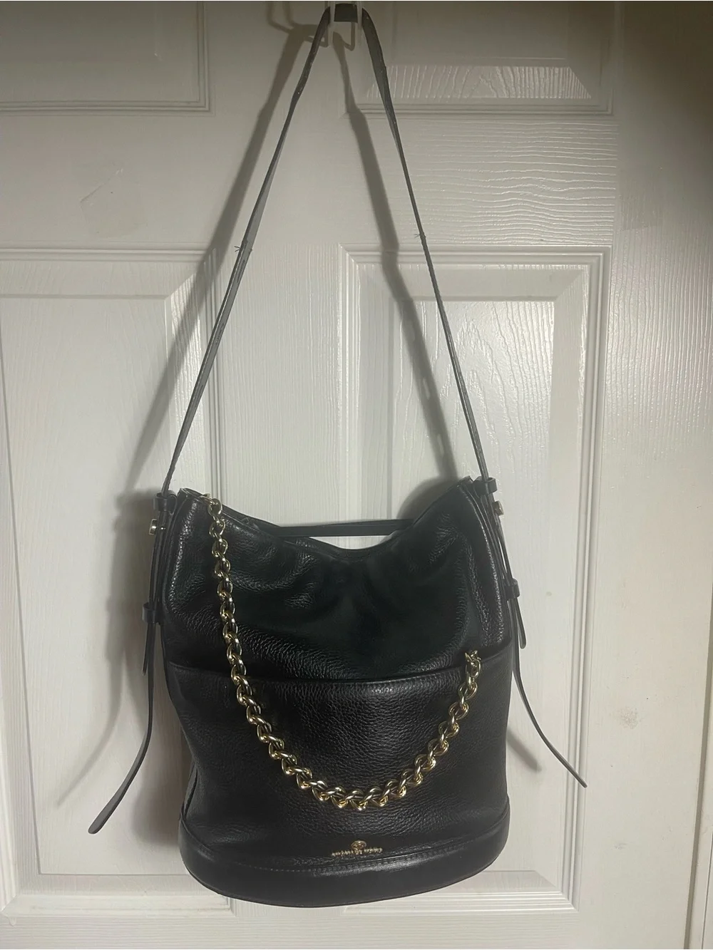 Michael Kors Black Leather Bucket style Shoulder Bag with Gold Chain Detail - Picture 2 of 15